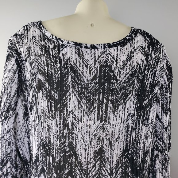 Avenue long asymmetrical hem top blouse Plus 26 - Picture 8 of 11